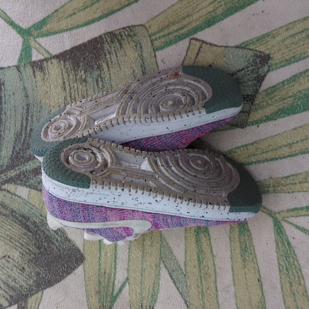 Nike shoes - Picture 3 of 3